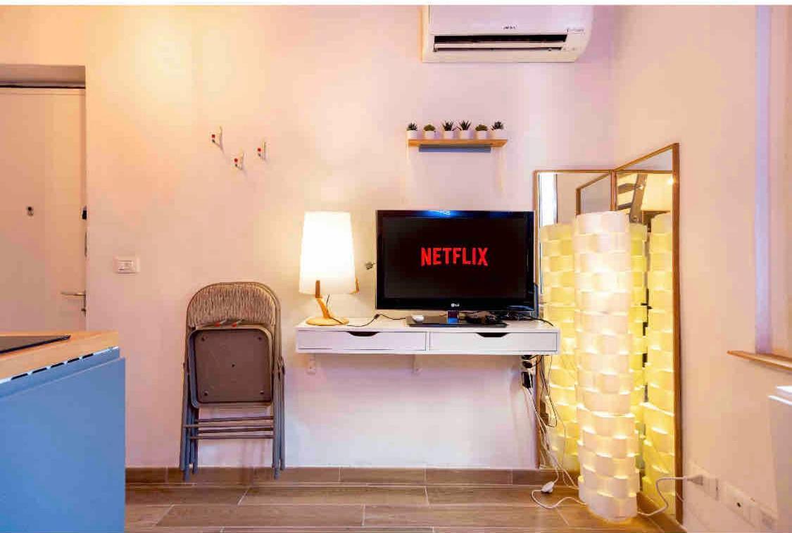 Aria Condizionata, Loft A 13' Dal Duomo Con Ampio Balcone Wifi E Netflix Apartment Milan Bagian luar foto